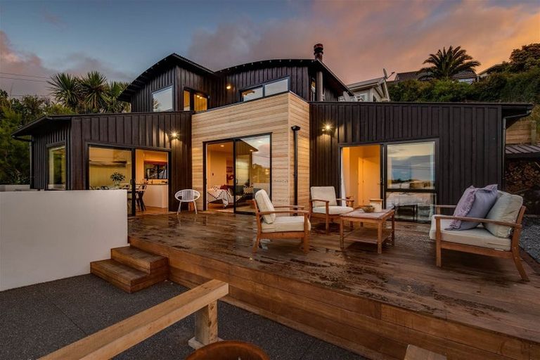 Photo of property in 2/182 Mount Pleasant, Mount Pleasant, Christchurch, 8081