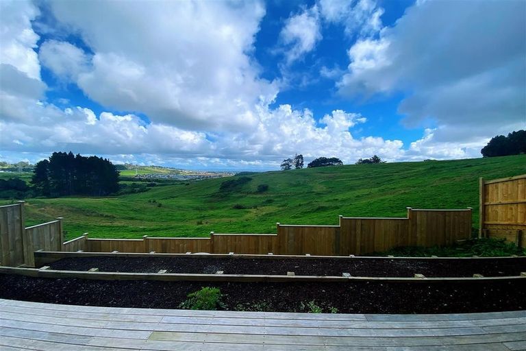 Photo of property in 1 Bendridge Street, Flat Bush, Auckland, 2019