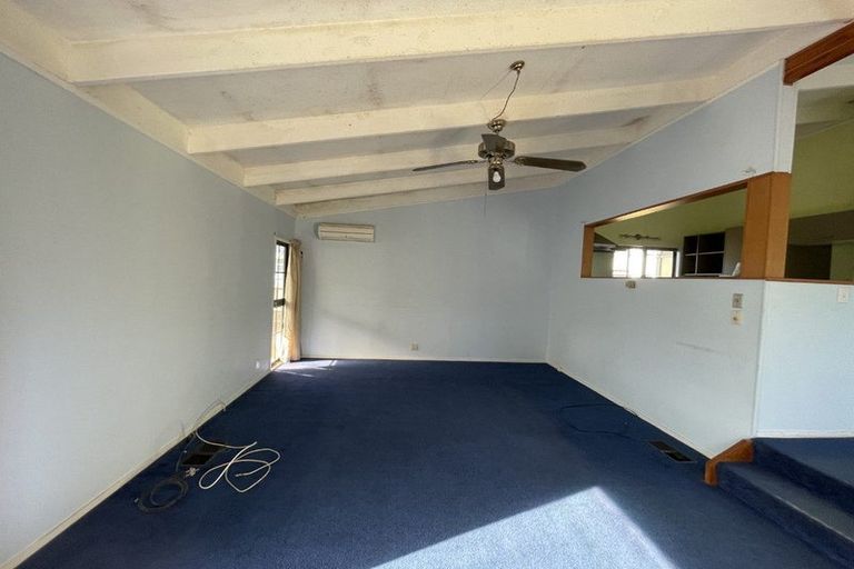 Photo of property in 8 Fitzherbert Avenue, West Harbour, Auckland, 0618