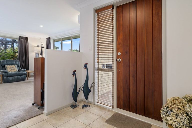 Photo of property in 17 Olive Close, Omokoroa, 3114