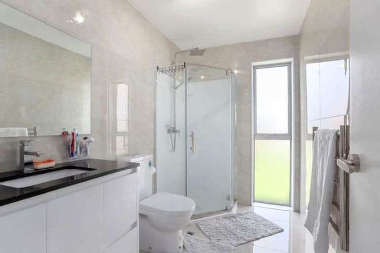 Photo of property in 4035c Great North Road, Glen Eden, Auckland, 0602