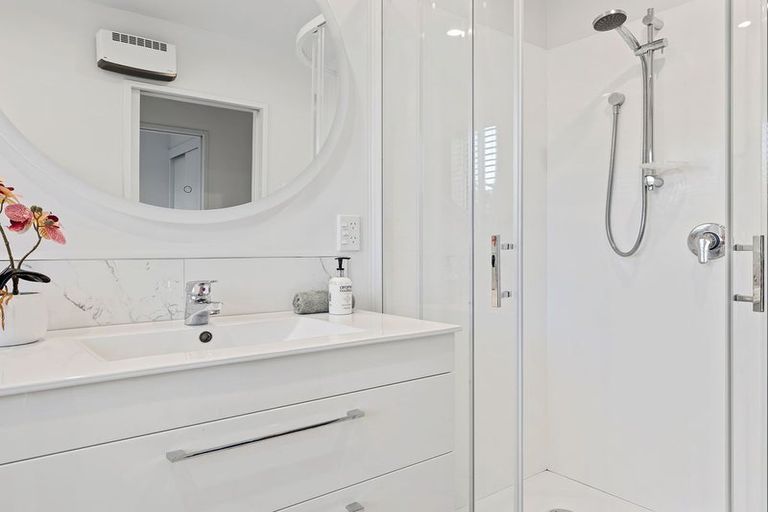 Photo of property in 10 Dulcie Place, Harewood, Christchurch, 8051