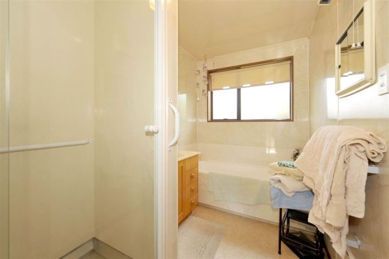 Photo of property in 2/5 Peebles Drive, Hei Hei, Christchurch, 8042