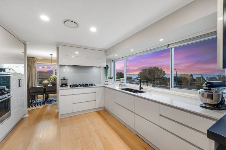 Photo of property in 1/25 Seymour Road, Mellons Bay, Auckland, 2014