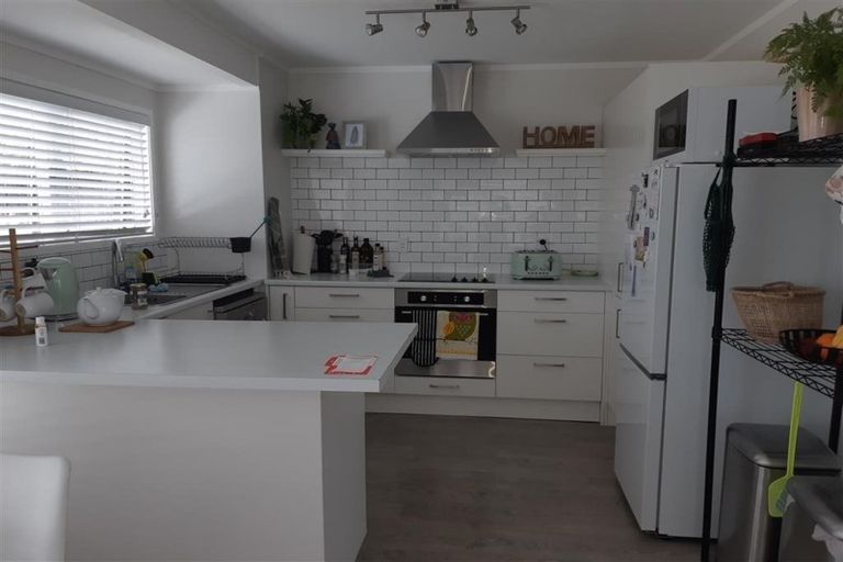 Photo of property in 1/28 Acacia Road, Torbay, Auckland, 0632