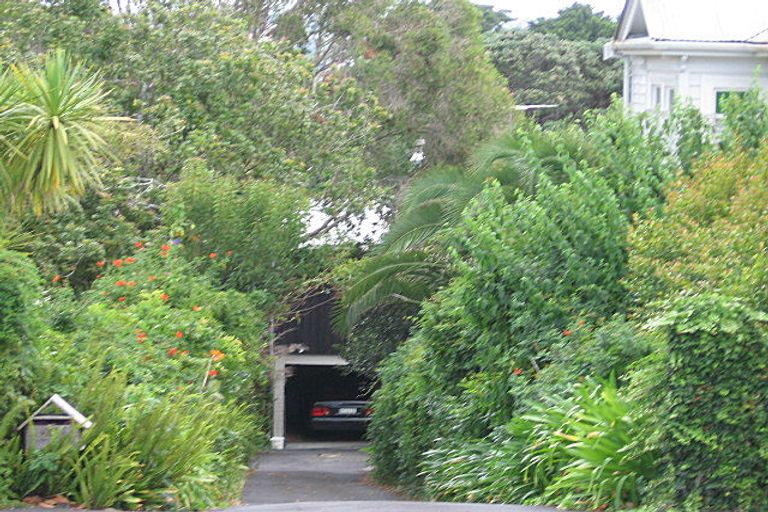 Photo of property in 27 Glen Road, Stanley Point, Auckland, 0624