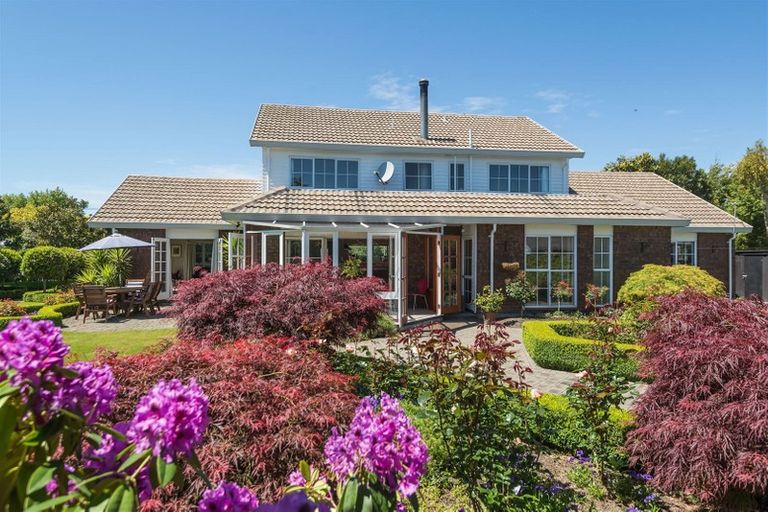 Photo of property in 39 Crofton Road, Harewood, Christchurch, 8051