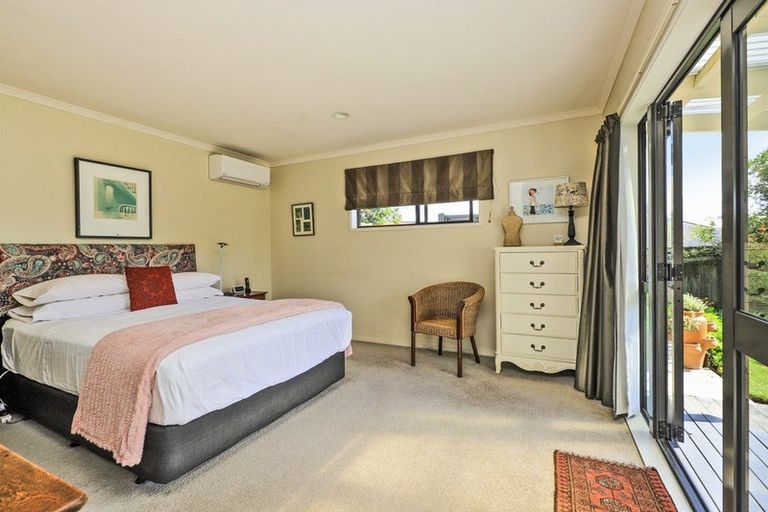 Photo of property in 2 Kentia Place, Havelock North, 4130
