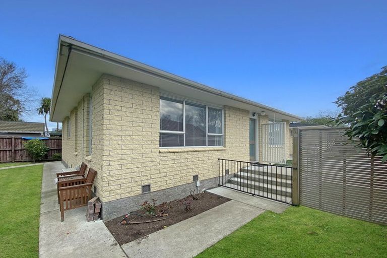 Photo of property in 2/38 Oldwood Street, Bishopdale, Christchurch, 8053