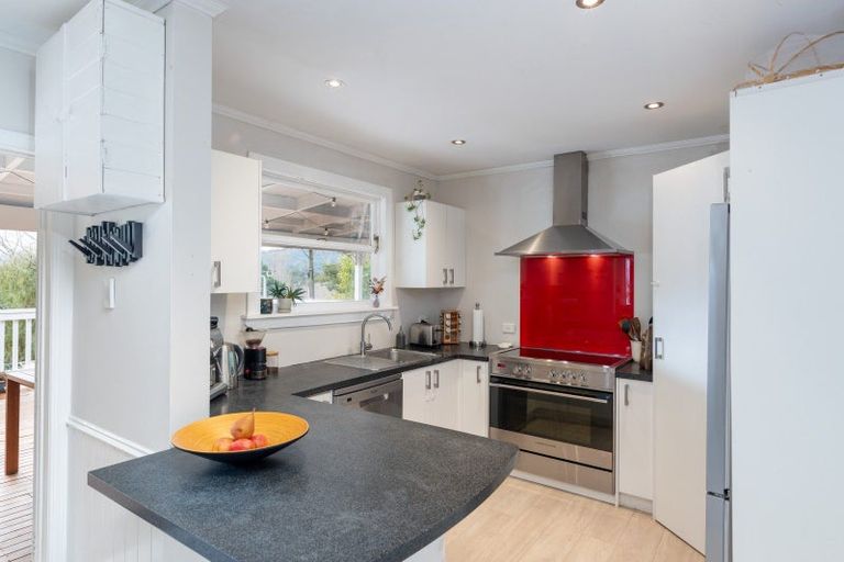 Photo of property in 124 Wyndham Road, Pinehaven, Upper Hutt, 5019
