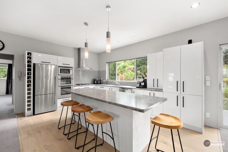 Photo of property in 17 Oceanview Terrace, Tirohanga, Lower Hutt, 5010