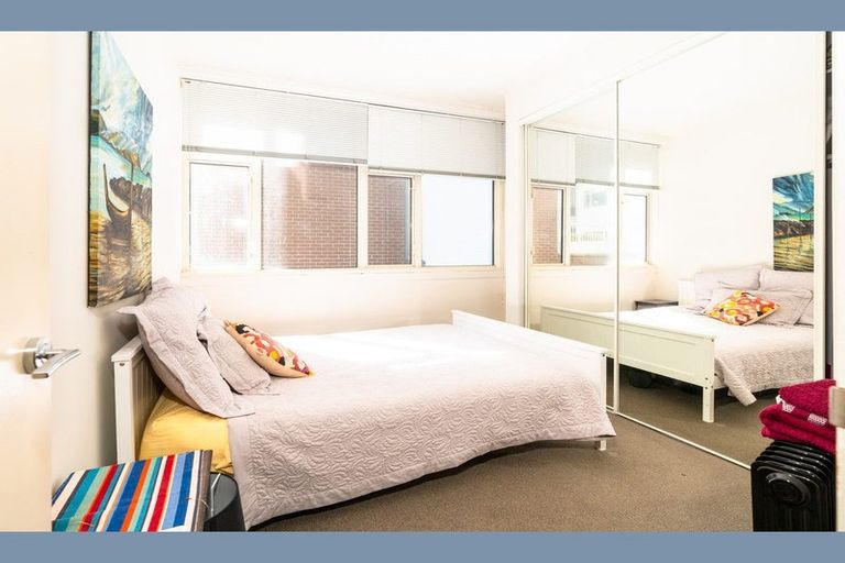 Photo of property in De Vere Apartments, 10/23 Tennyson Street, Te Aro, Wellington, 6011