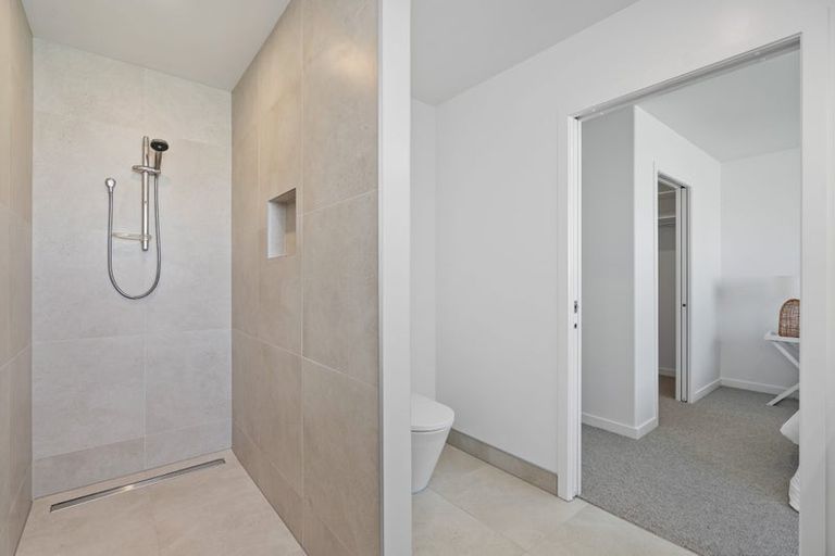 Photo of property in 8 Te Taniwha Road, One Tree Point, 0118