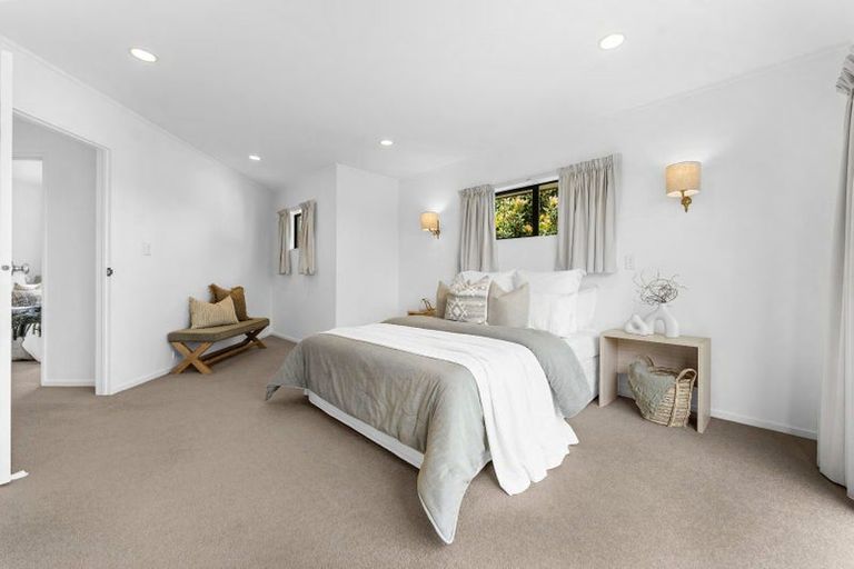 Photo of property in 12 Paradise Place, Pakuranga Heights, Auckland, 2010