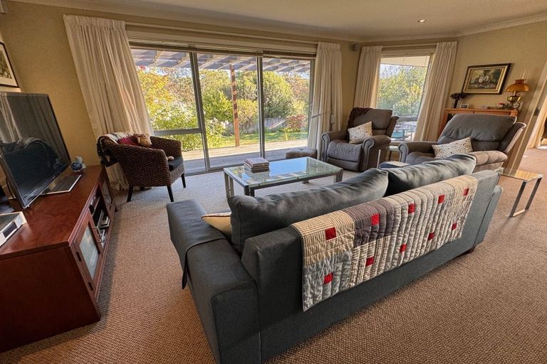 Photo of property in 6 Weka Place, Picton, 7220