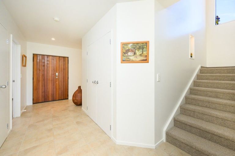 Photo of property in 70 Pacific Drive, Fitzherbert, Palmerston North, 4410