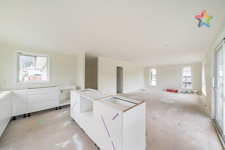 Photo of property in 298a Stokes Valley Road, Stokes Valley, Lower Hutt, 5019