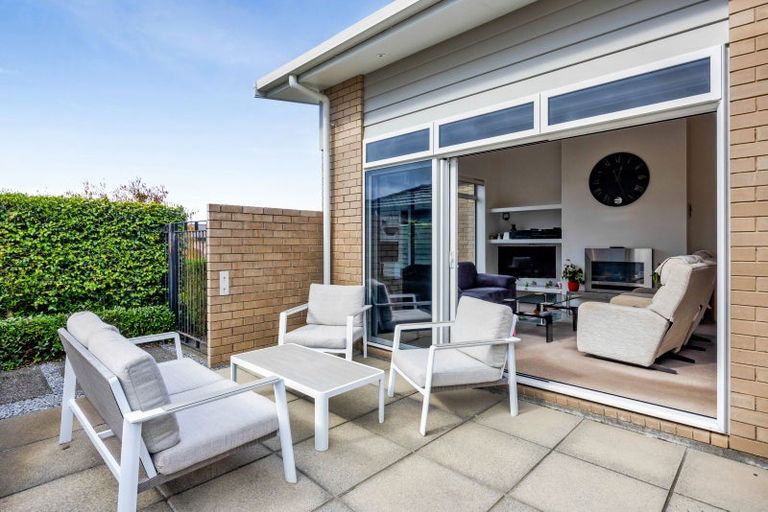 Photo of property in 27 Montague Grove, Stratford, 4332