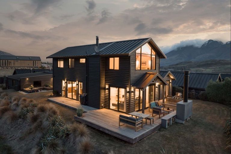 Photo of property in 28 Falconer Rise, Jacks Point, Queenstown, 9371