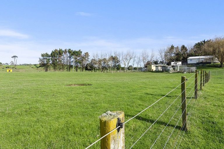 Photo of property in 141 Karioitahi Road, Waiuku, 2683