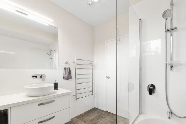 Photo of property in 71 Ray Small Drive, Pahurehure, Papakura, 2113