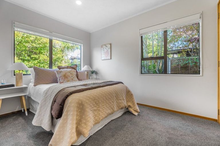 Photo of property in 11 Stevenson Way, Cockle Bay, Auckland, 2014