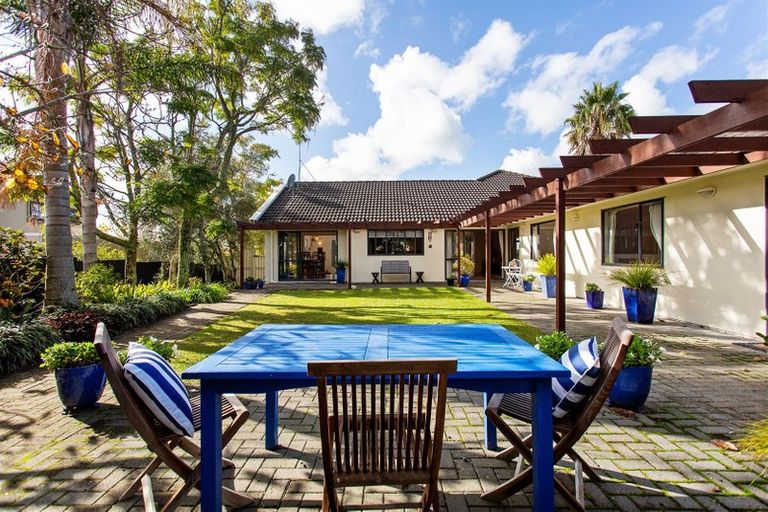 Photo of property in 89 Marina View Drive, West Harbour, Auckland, 0618