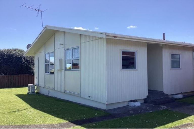 Photo of property in 17 Leon Place, Waitara, 4320