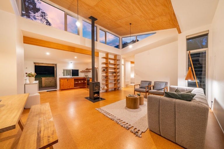 Photo of property in 100 Motuhara Road, Plimmerton, Porirua, 5026