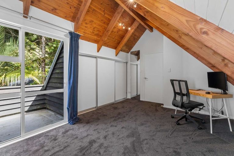 Photo of property in 1 Dorothy Road, Laingholm, Auckland, 0604