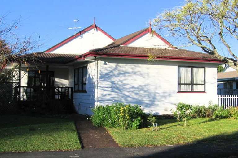 Photo of property in 48 Redlands Grove, Swanson, Auckland, 0612