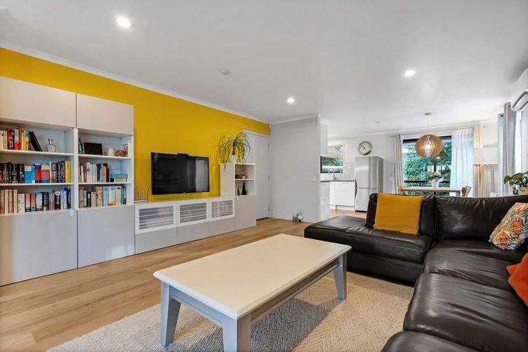 Photo of property in 3 Kuparu Street, Weymouth, Auckland, 2103