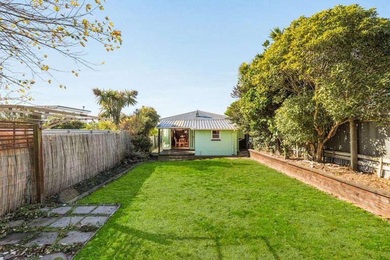 Photo of property in 16 Tonks Street, North New Brighton, Christchurch, 8083