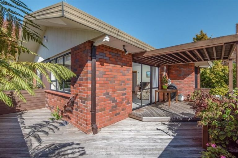 Photo of property in 8 Kallista Place, Browns Bay, Auckland, 0630