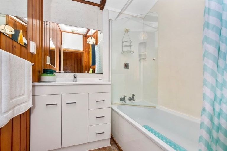 Photo of property in 1/29 Heron Place, Pakuranga Heights, Auckland, 2010