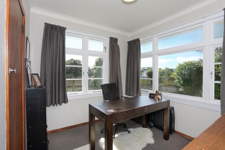 Photo of property in 35 Hardie Street, Hokowhitu, Palmerston North, 4410