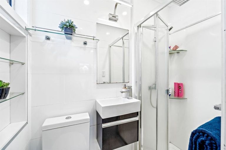 Photo of property in 2/109 Oaktree Avenue, Browns Bay, Auckland, 0630