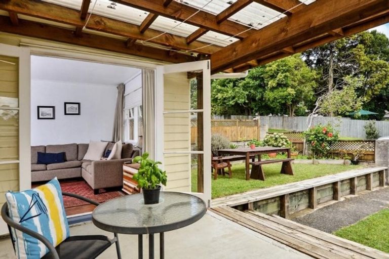 Photo of property in 24 Paewai Road, Glen Eden, Auckland, 0602