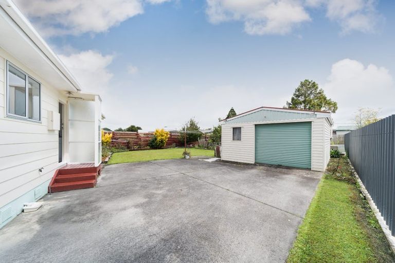 Photo of property in 43 Acacia Street, Kelvin Grove, Palmerston North, 4414