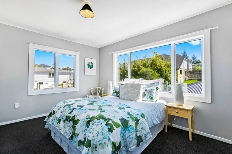 Photo of property in 6 Alston Avenue, Kelston, Auckland, 0602