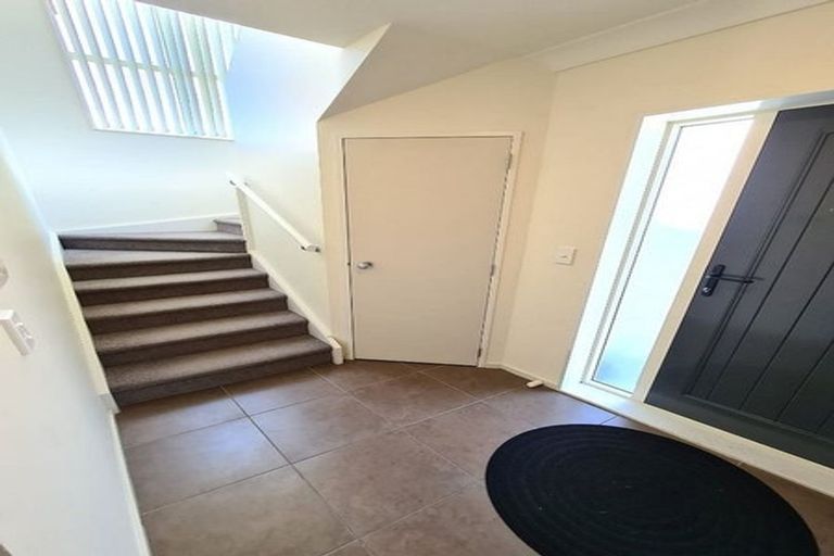 Photo of property in 18 Erlestoke Crescent, Churton Park, Wellington, 6037