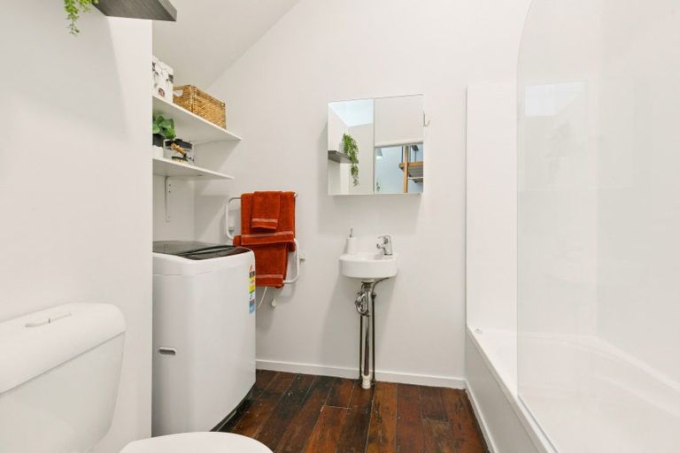 Photo of property in Courtenay Mews Apartments, 3/14 Alpha Street, Te Aro, Wellington, 6011