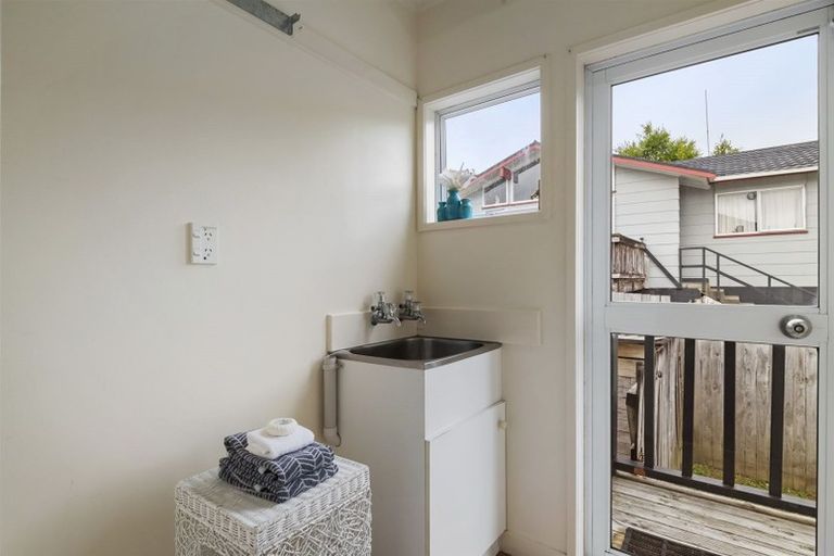 Photo of property in 10 Downer Street, Helensville, 0800