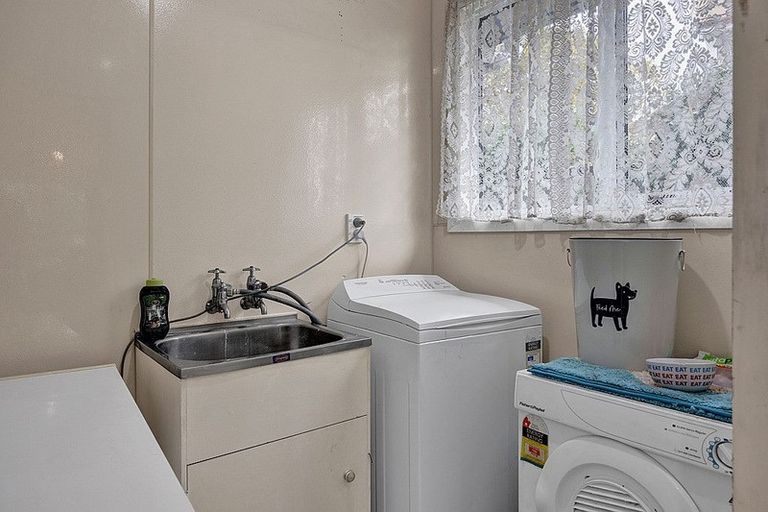 Photo of property in 76 High Street, Eltham, 4322