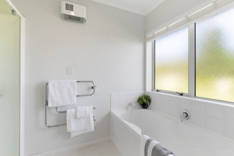 Photo of property in 42 Grace James Road, Pukekohe, 2120