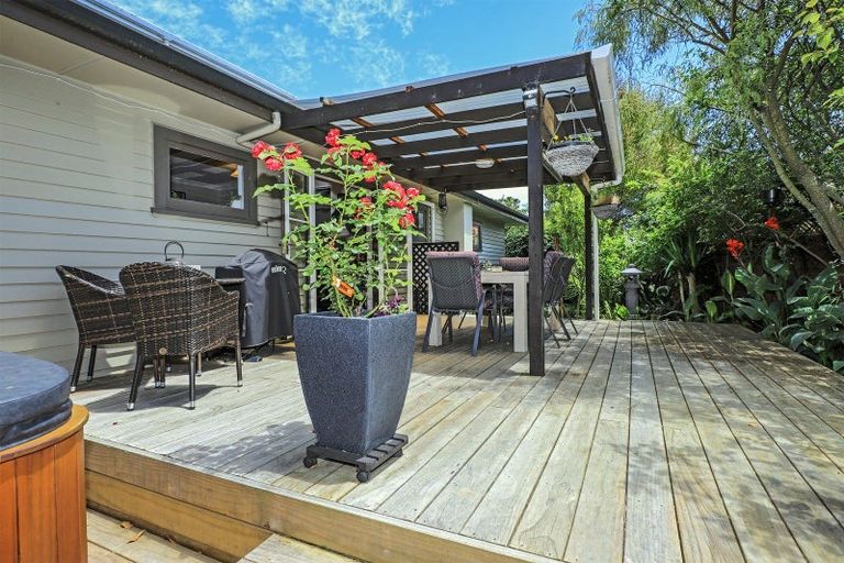 Photo of property in 8 Neeve Place, Taradale, Napier, 4112