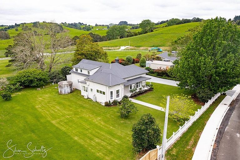 Photo of property in 31 Franklin Road, Paparoa, 0571