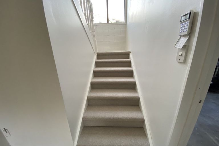 Photo of property in 11 Birman Close, Half Moon Bay, Auckland, 2012