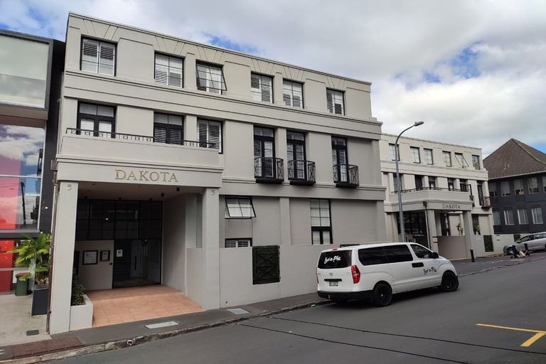 Photo of property in 5 Cheshire Street, Cannons Creek, Porirua, 5024