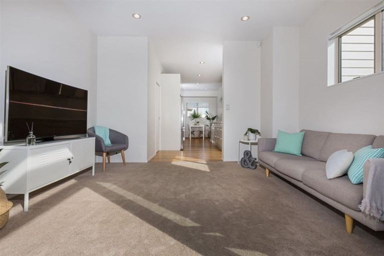 Photo of property in The Rise, 22 Hatfield Place, Albany Heights, Auckland, 0632